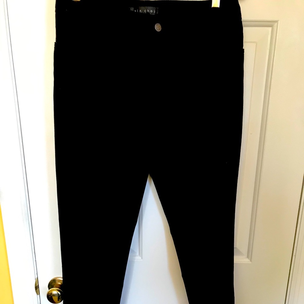 Black velvet, shin Choi, pants.